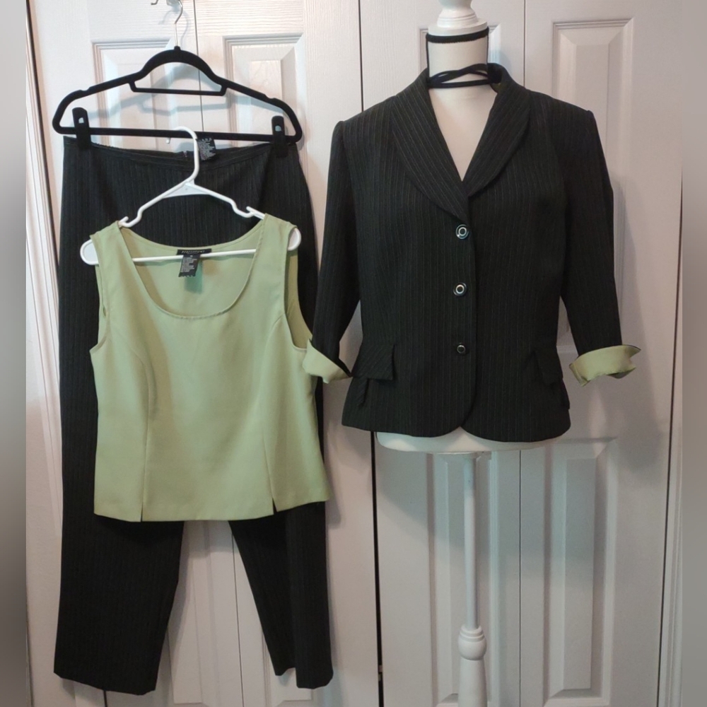Perceptions 3 Pc Suit Jacket, Tank, Pants Black White Thin stripes Green Tank